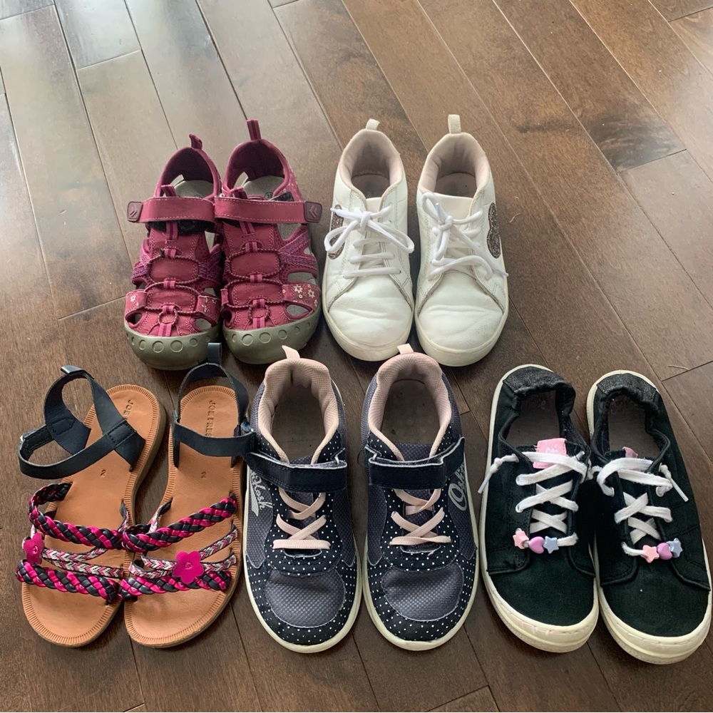 Girl’s shoes Bundle size 2
